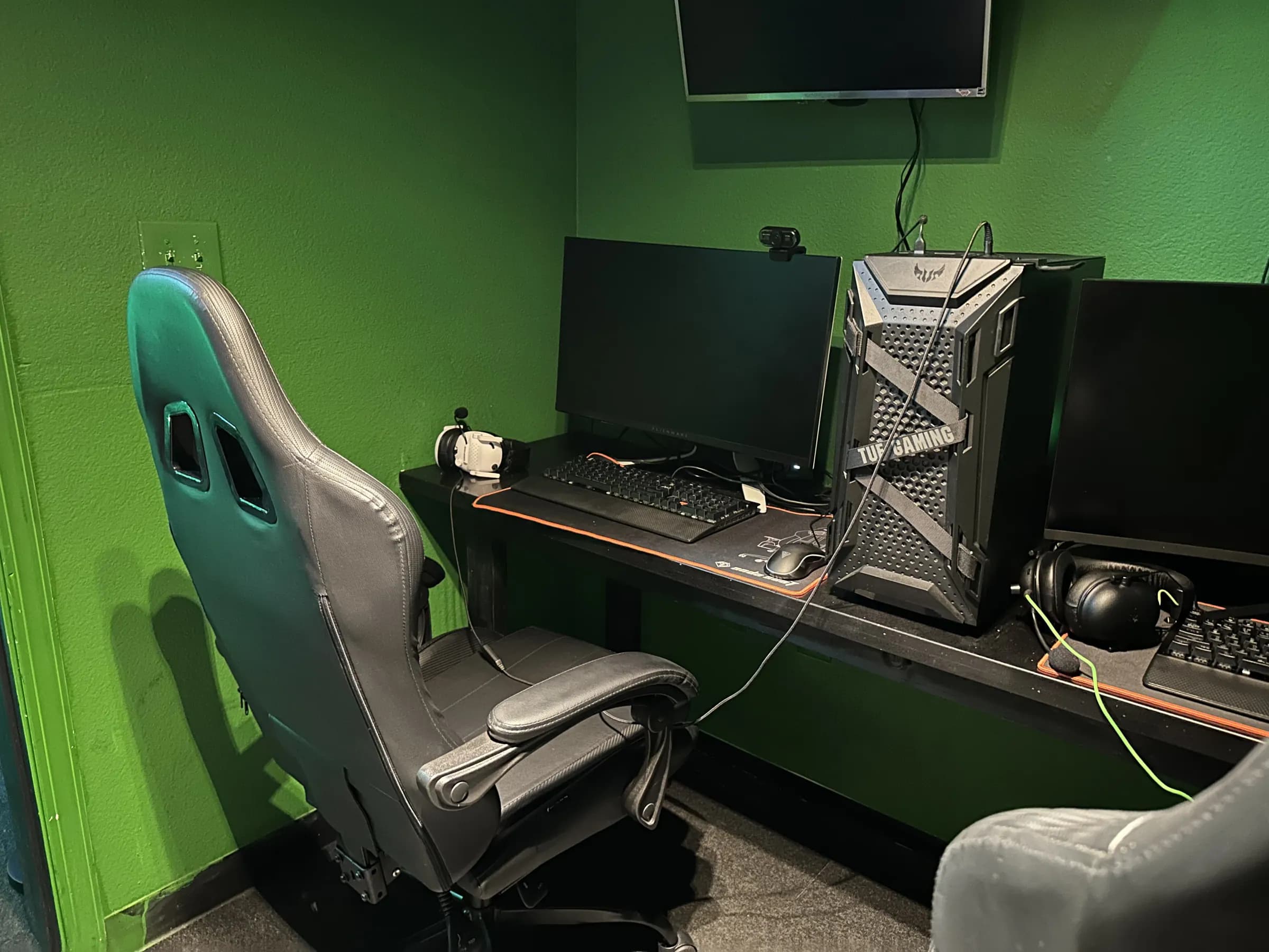 Inside EVO CLUB, the PC gaming lounge in Las Vegas Chinatown — photo 85