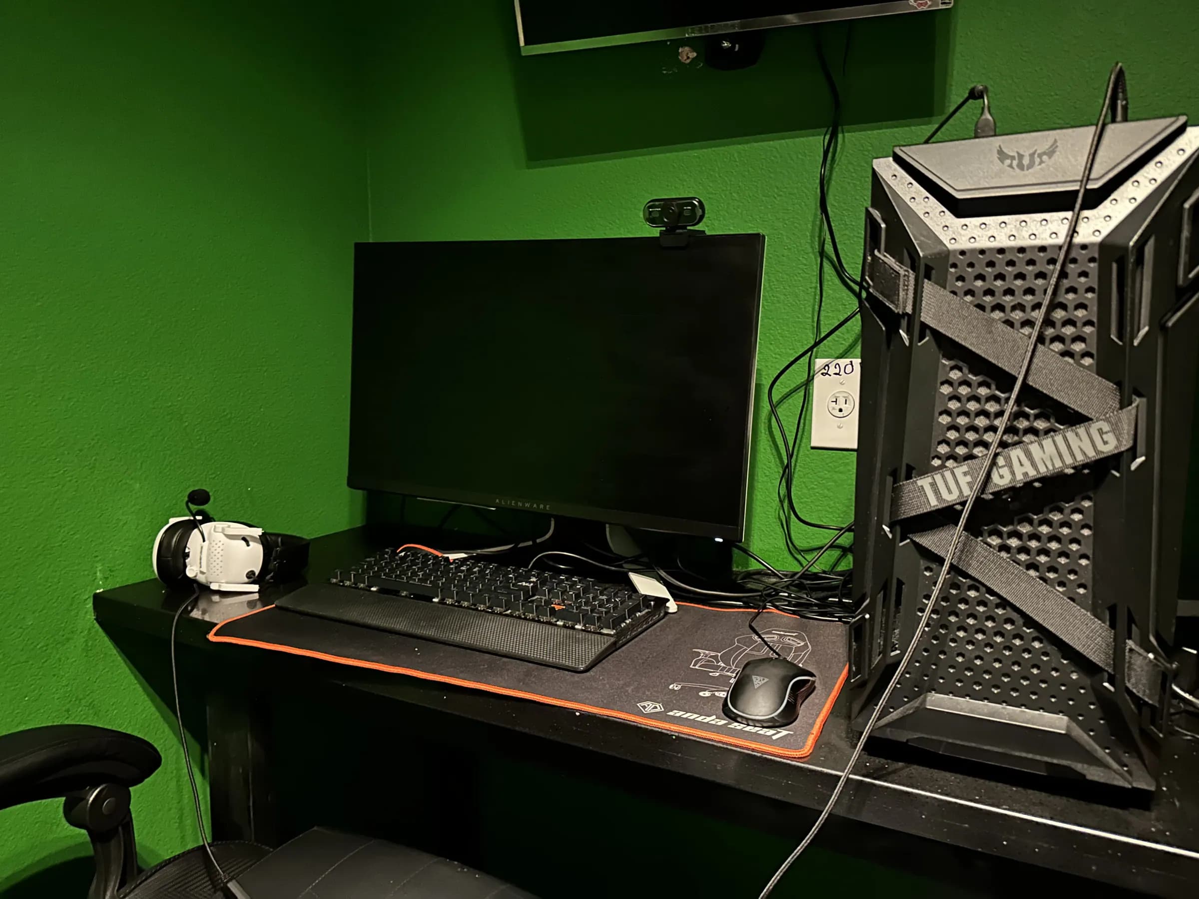 Inside EVO CLUB, the PC gaming lounge in Las Vegas Chinatown — photo 89