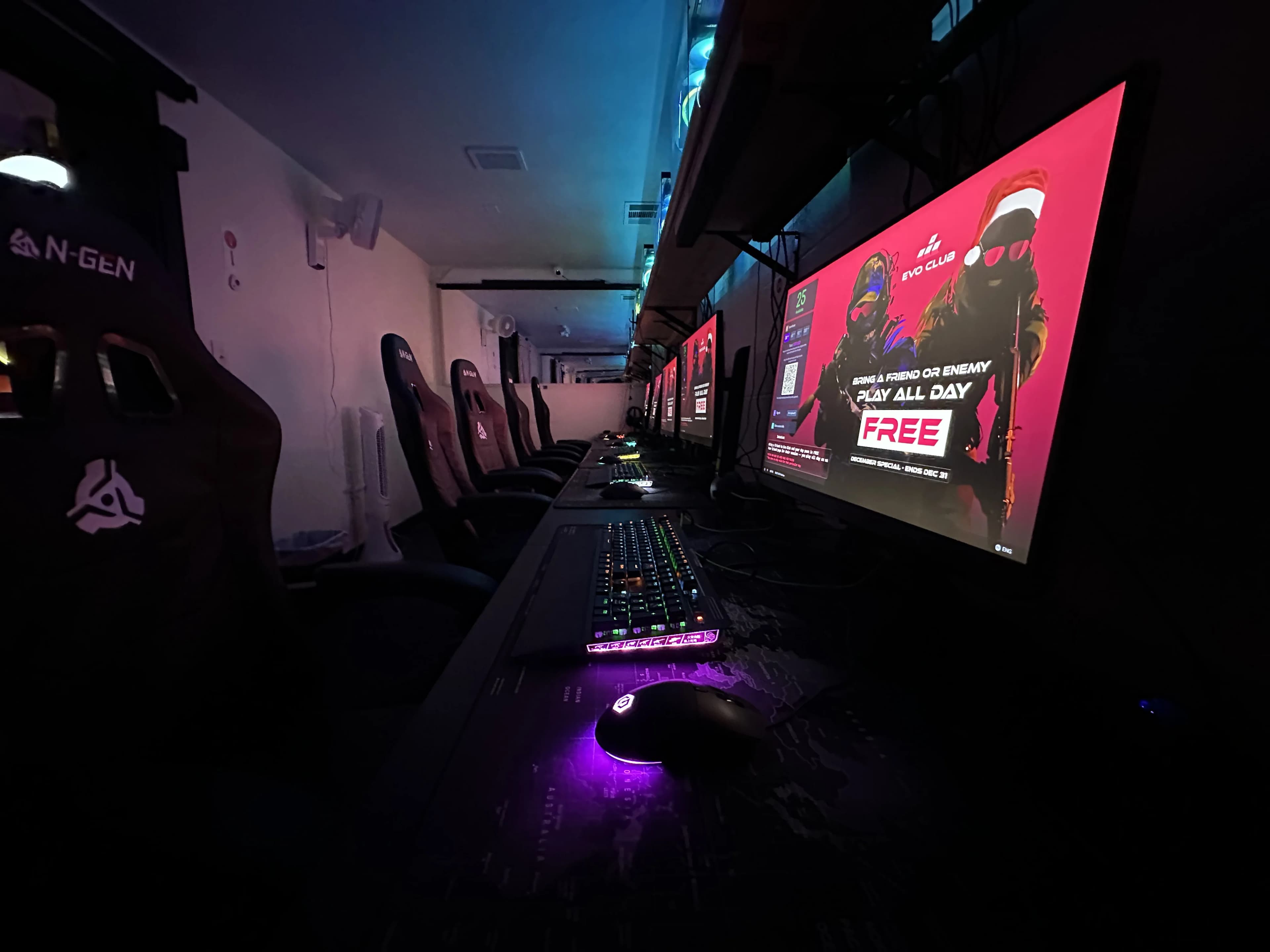 Inside EVO CLUB, the PC gaming lounge in Las Vegas Chinatown — photo 61