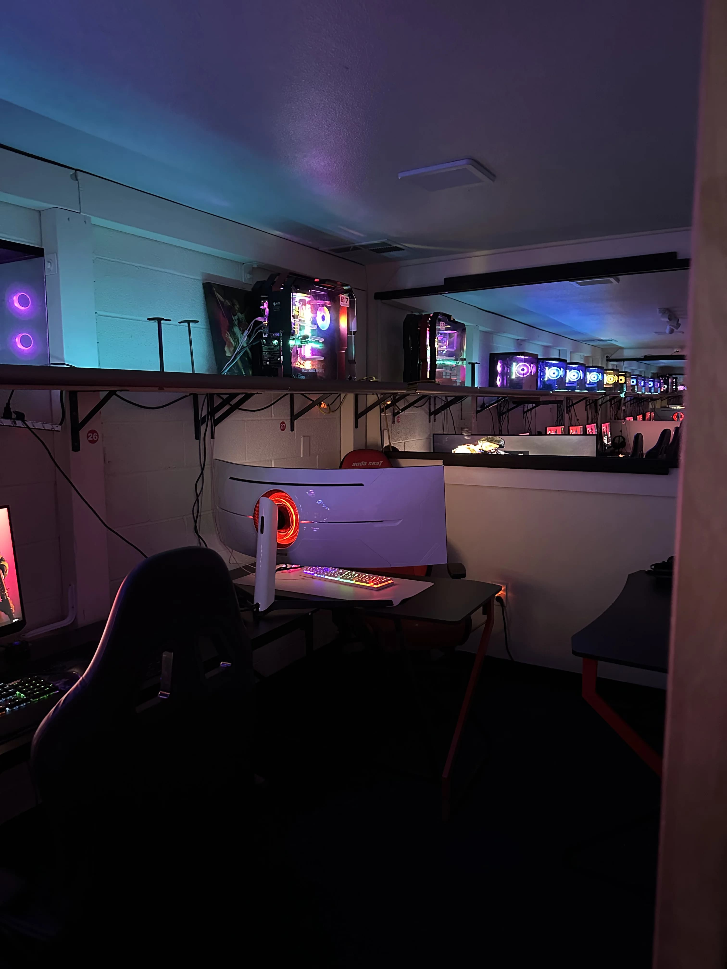 Inside EVO CLUB, the PC gaming lounge in Las Vegas Chinatown — photo 63