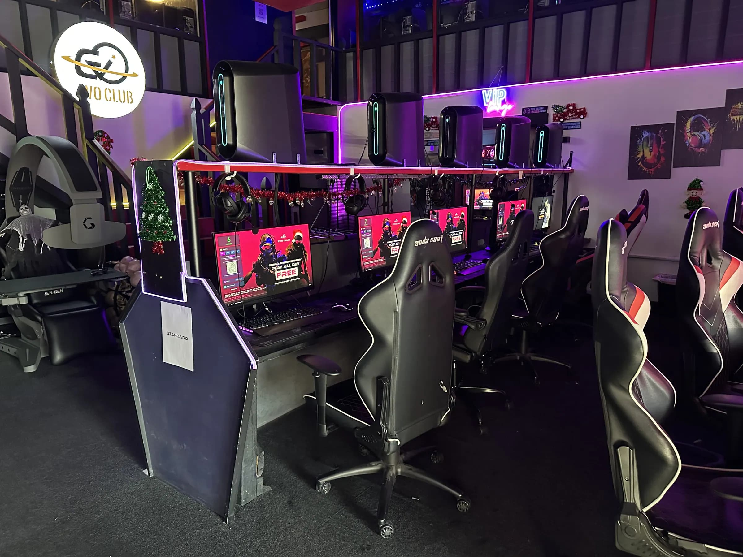 Inside EVO CLUB, the PC gaming lounge in Las Vegas Chinatown — photo 80
