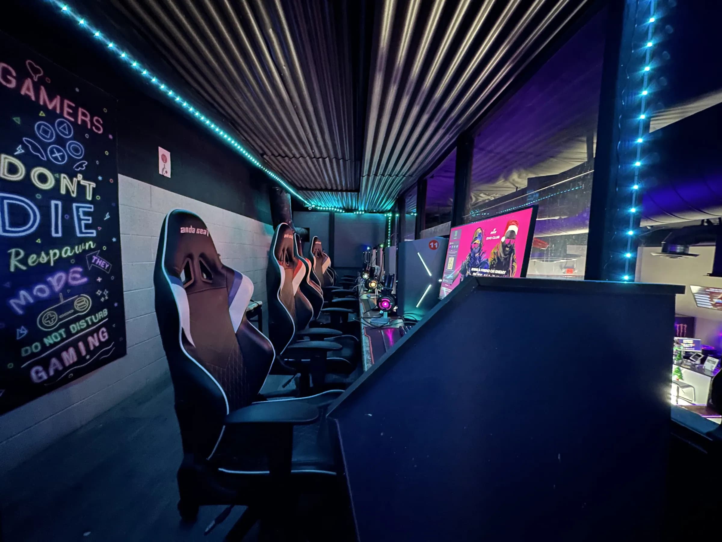 Inside EVO CLUB, the PC gaming lounge in Las Vegas Chinatown — photo 68