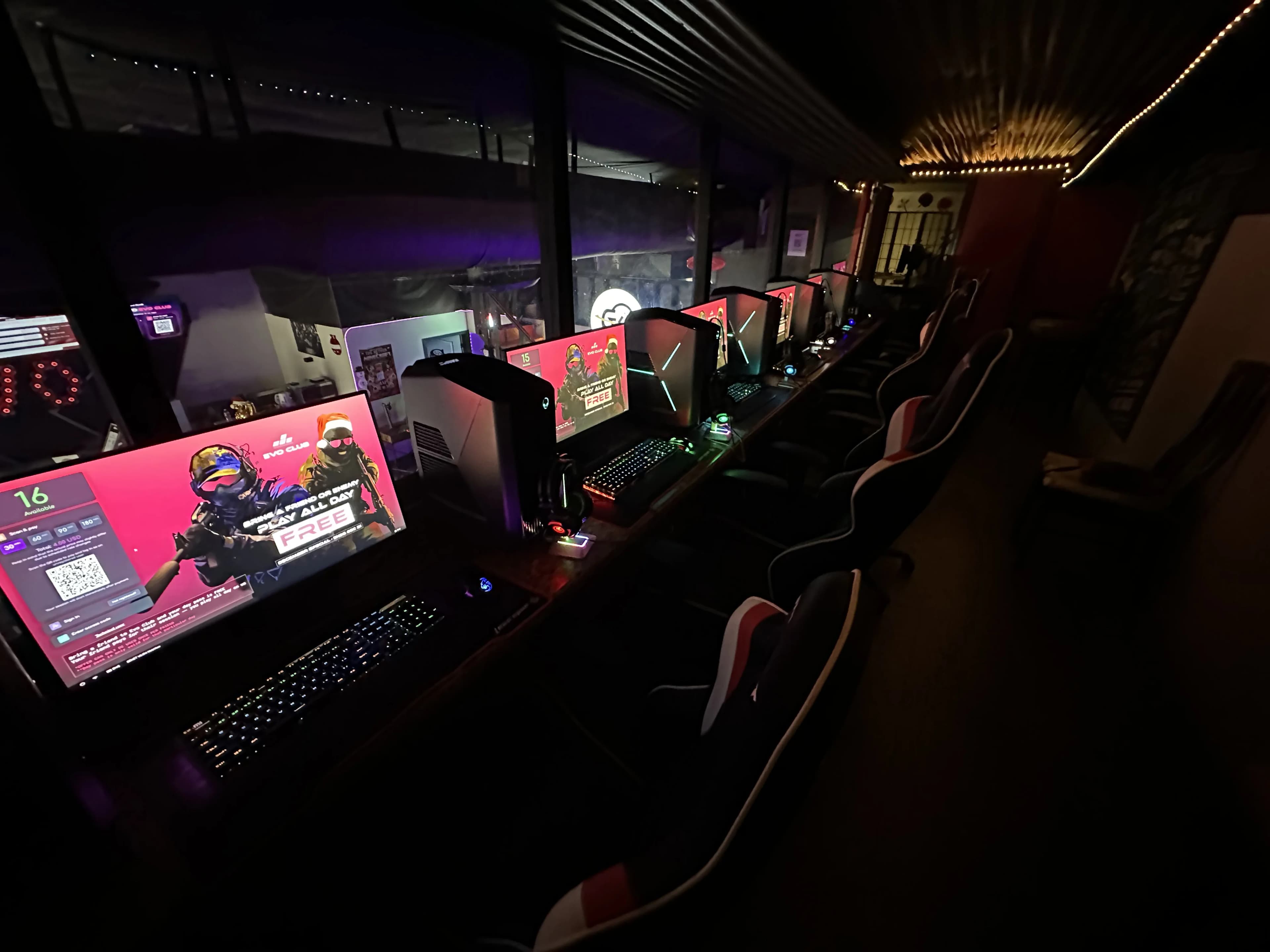 Inside EVO CLUB, the PC gaming lounge in Las Vegas Chinatown — photo 77