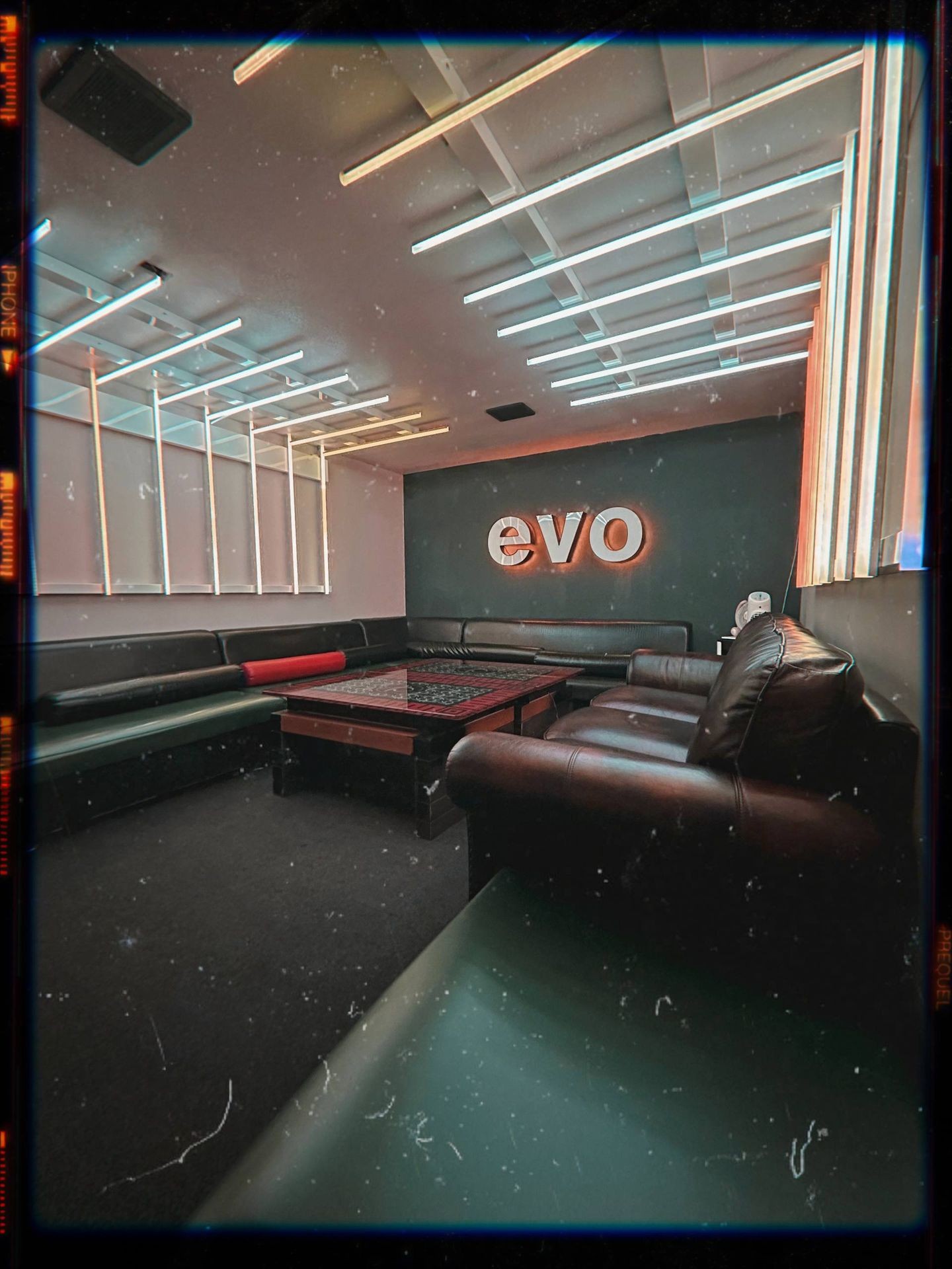 🎤 KARAOKE ROOM — $1